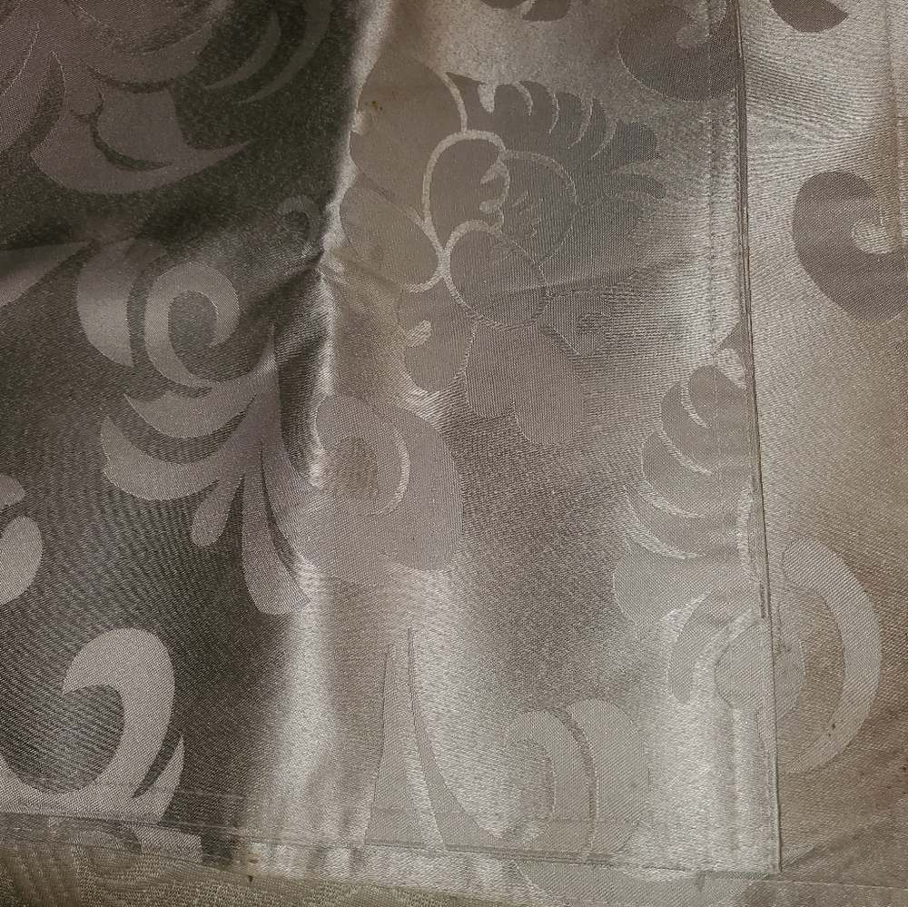 Table runner - Picture 3 of 3